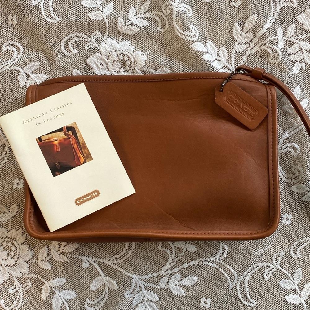 deadstock vintage coach leather clutch!!